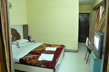 כלכותה Hotel Heera International מראה חיצוני תמונה