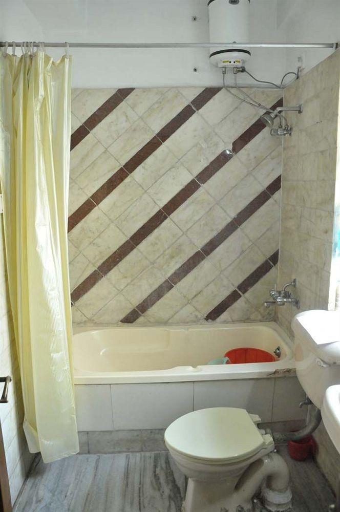 כלכותה Hotel Heera International מראה חיצוני תמונה