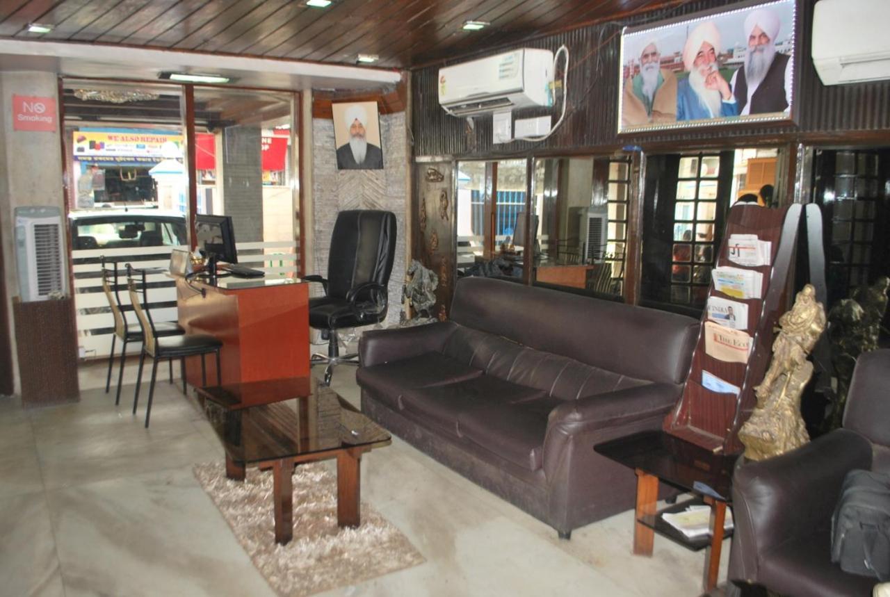 כלכותה Hotel Heera International מראה חיצוני תמונה