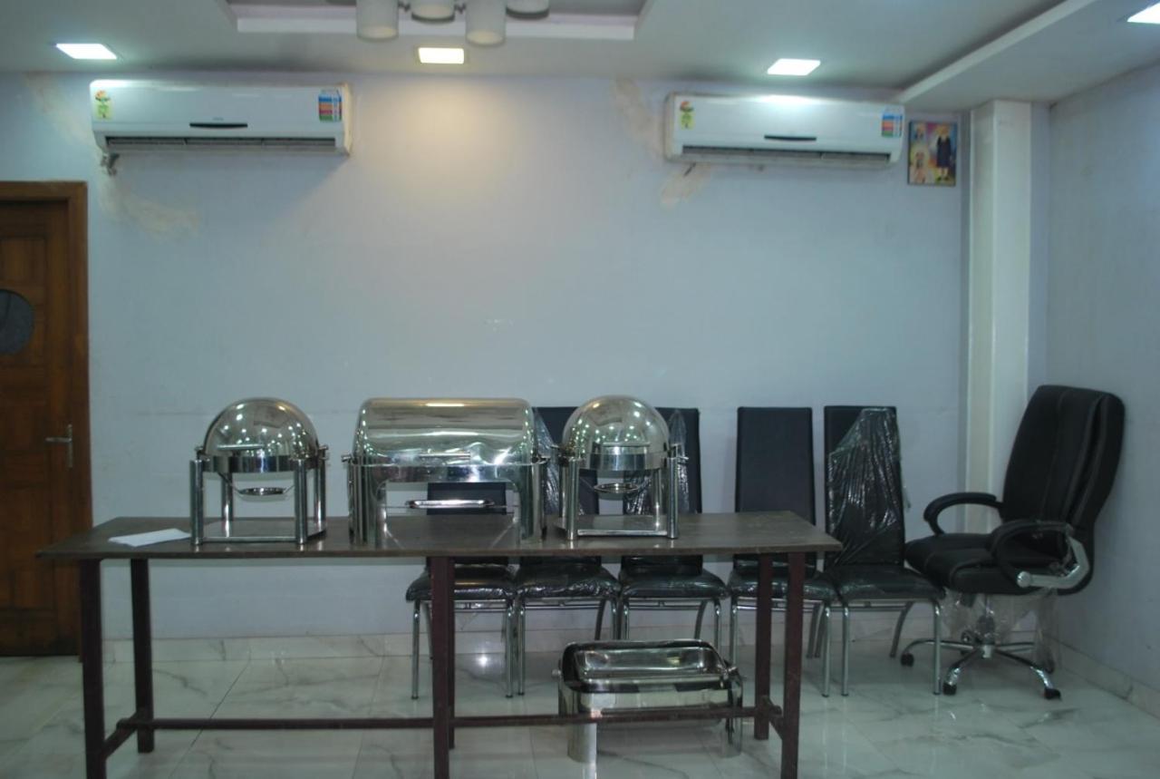 כלכותה Hotel Heera International מראה חיצוני תמונה