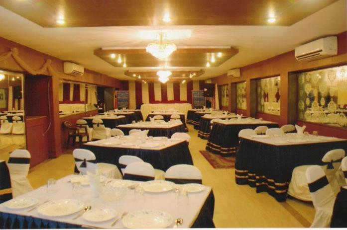 כלכותה Hotel Heera International מראה חיצוני תמונה